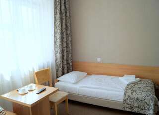 Отель Hotel Polonia Жешув Двухместный номер с 1 кроватью или 2 отдельными кроватями-8