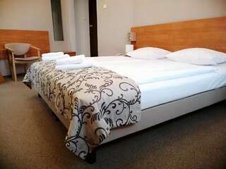 Отель Hotel Polonia Жешув Двухместный номер с 1 кроватью или 2 отдельными кроватями-16