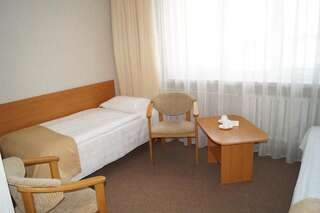 Отель Hotel Polonia Жешув Двухместный номер с 1 кроватью или 2 отдельными кроватями-19